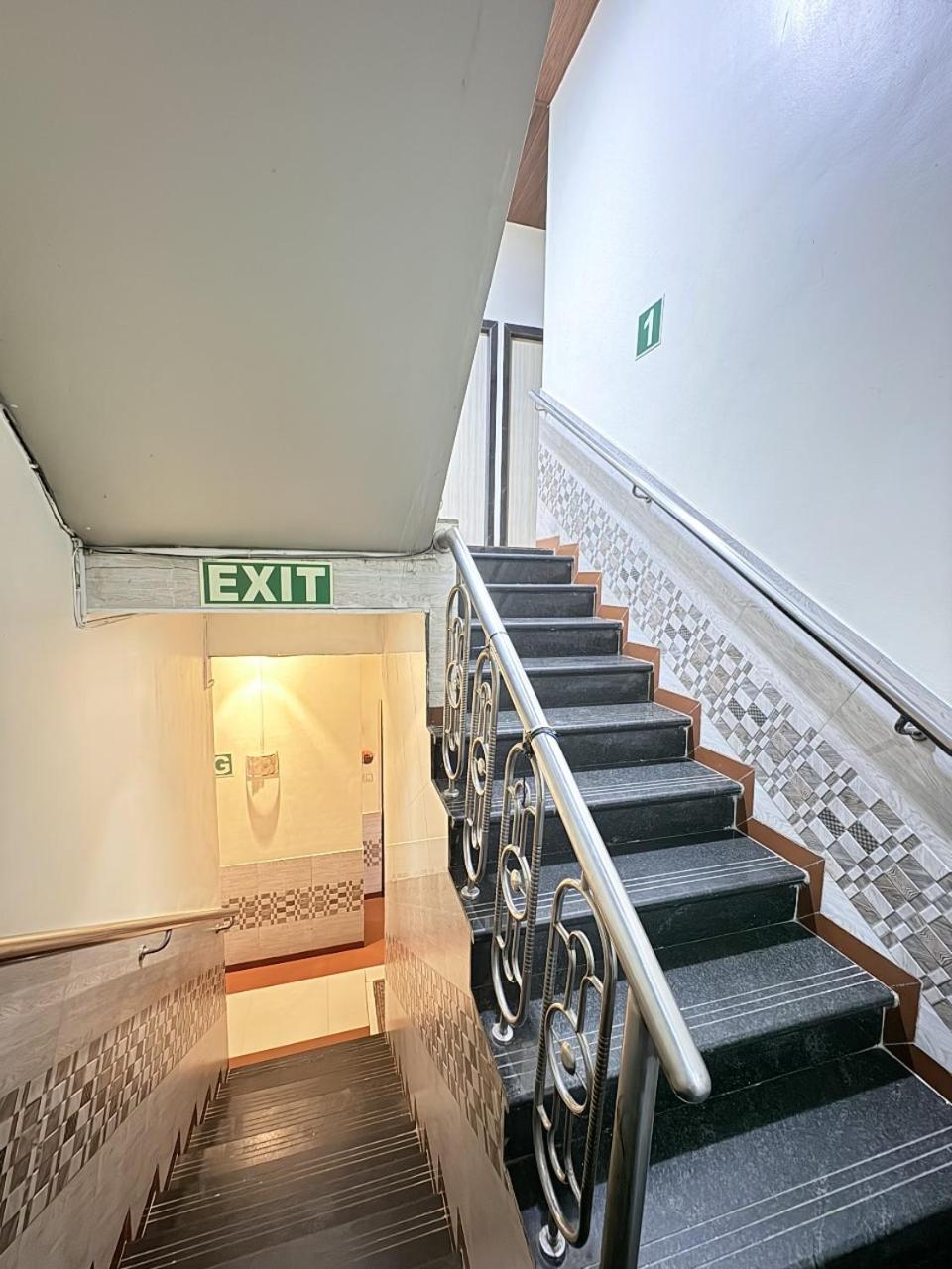 Hotel Kailash Park- Near International Airport Mumbai  Buitenkant foto