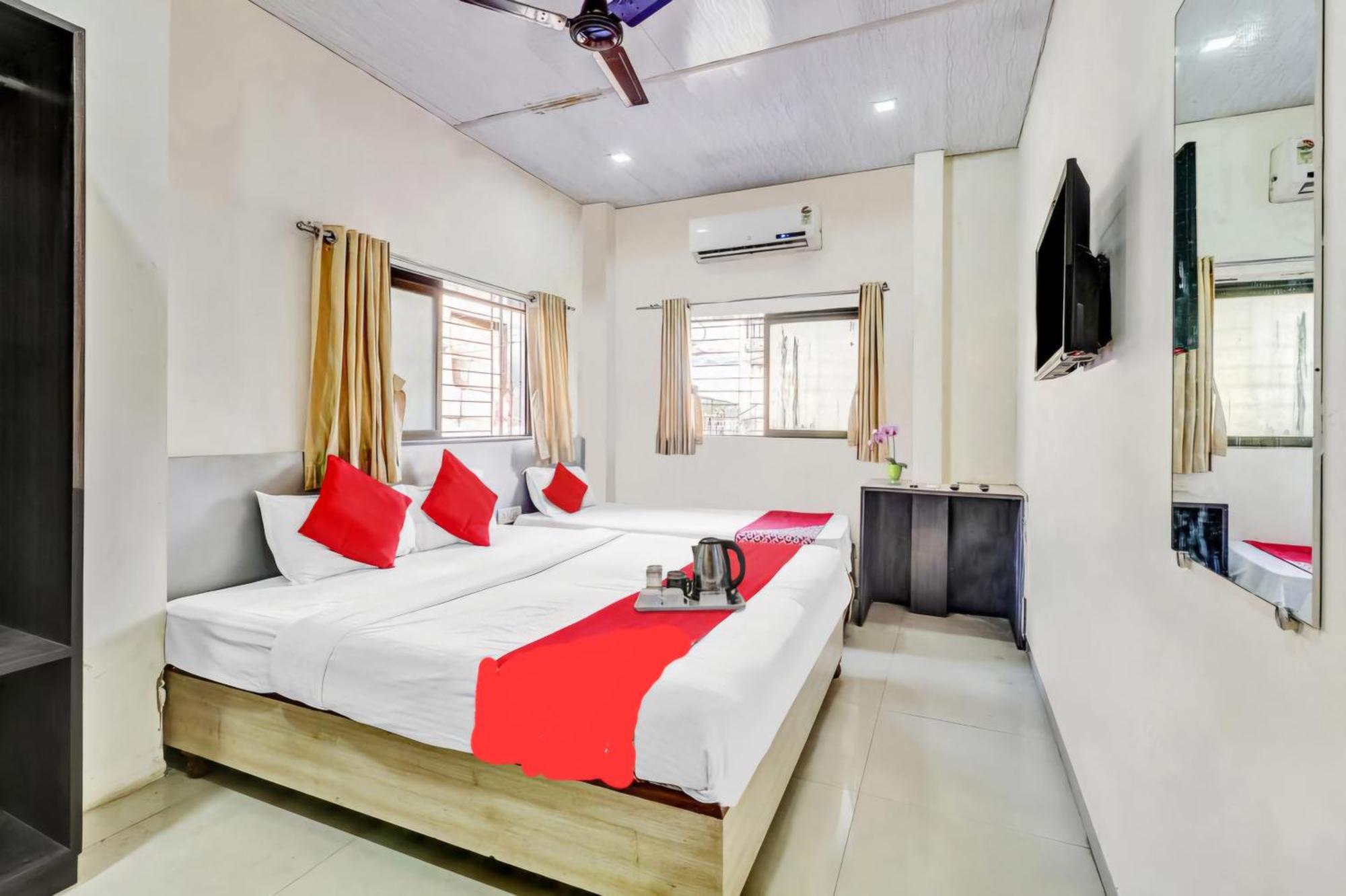 Hotel Kailash Park- Near International Airport Mumbai  Buitenkant foto