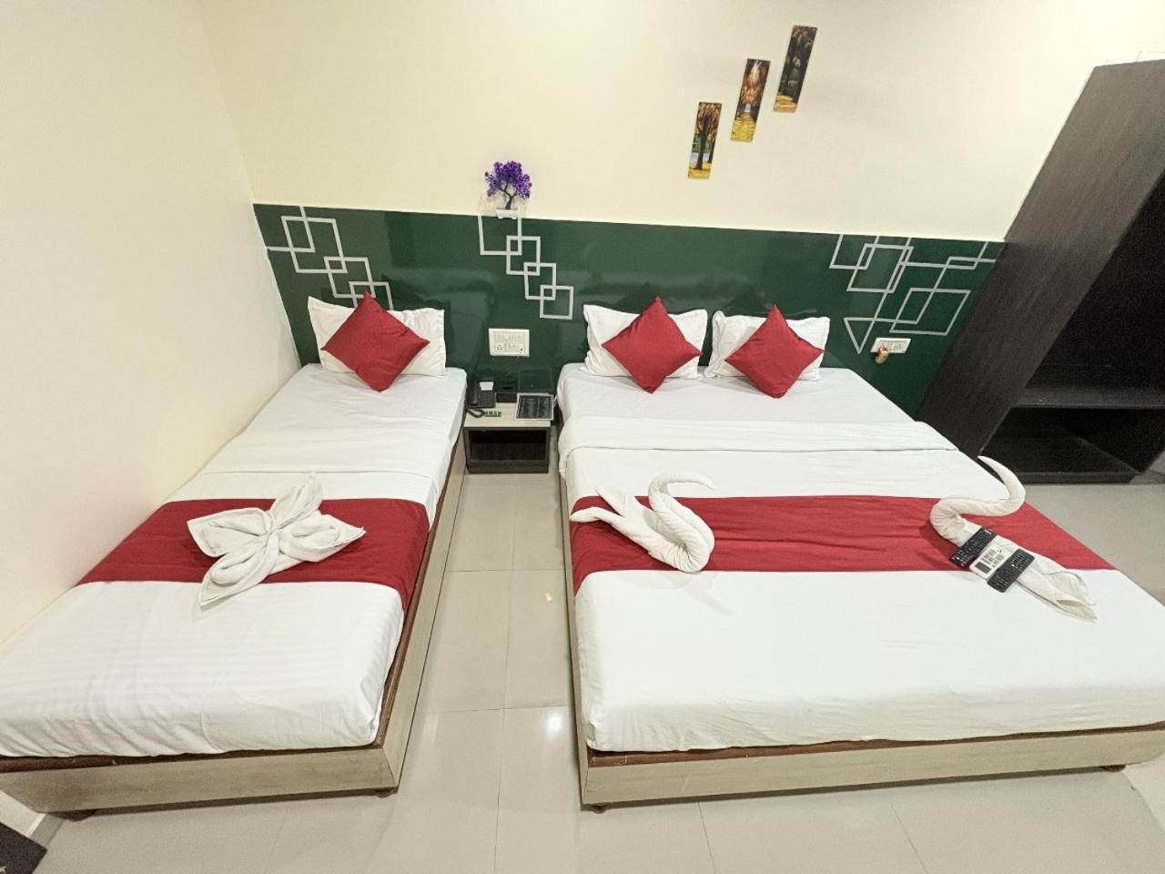 Hotel Kailash Park- Near International Airport Mumbai  Buitenkant foto