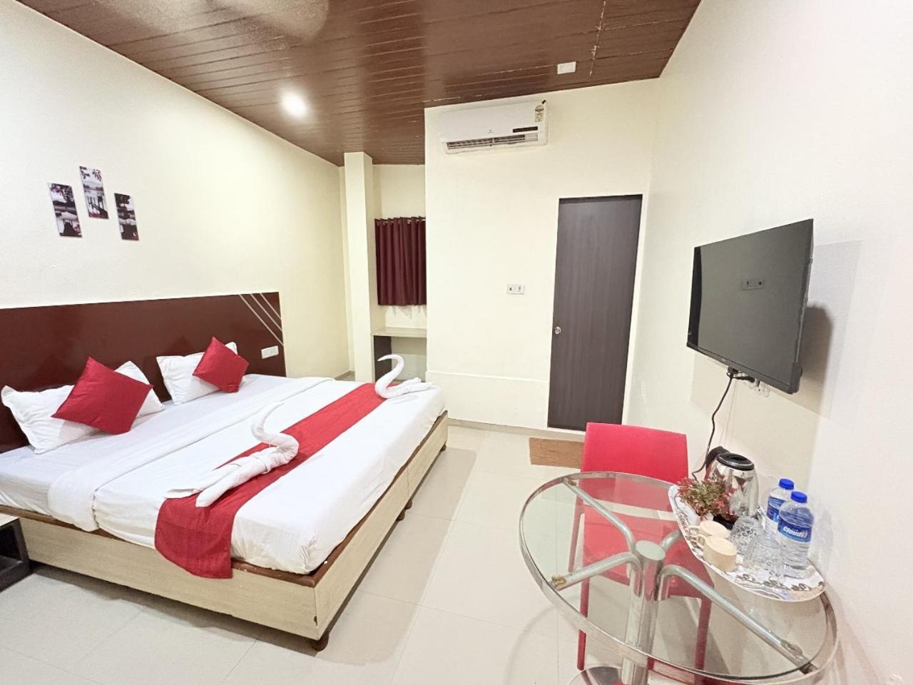 Hotel Kailash Park- Near International Airport Mumbai  Buitenkant foto
